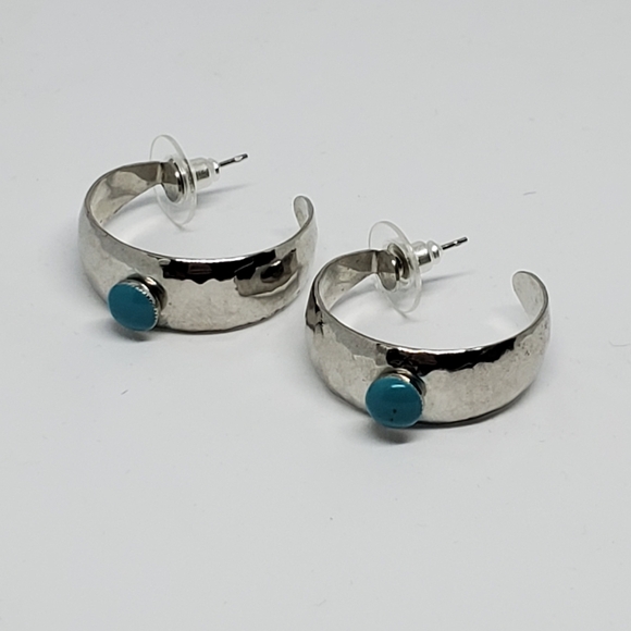 🌺 Silver Tone Half Hoop Earrings - Picture 1 of 2